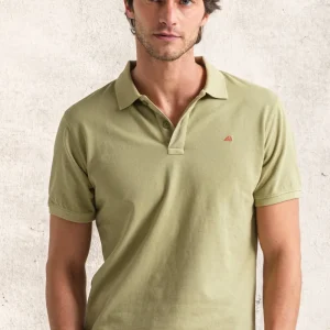 POLO PIQUET COM LOGO EM CONTRASTE