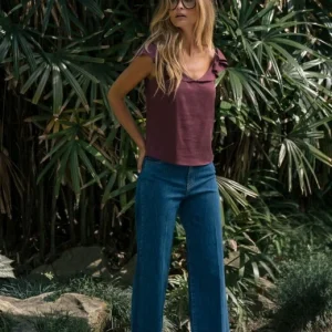 JEANS FERRACHE WIDE LEG COM DETALHE NA BAINHA